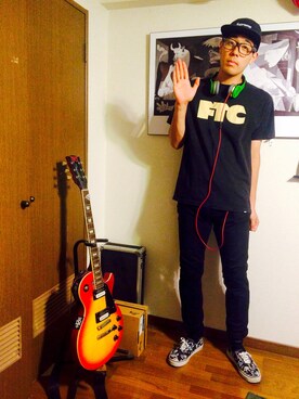 「beats. by dr.dre（ビーツバイドクタードレ）のアイテム（財布/小物）」を使った、中野宇治さん（メンズ・175cm）の秋コーディネート