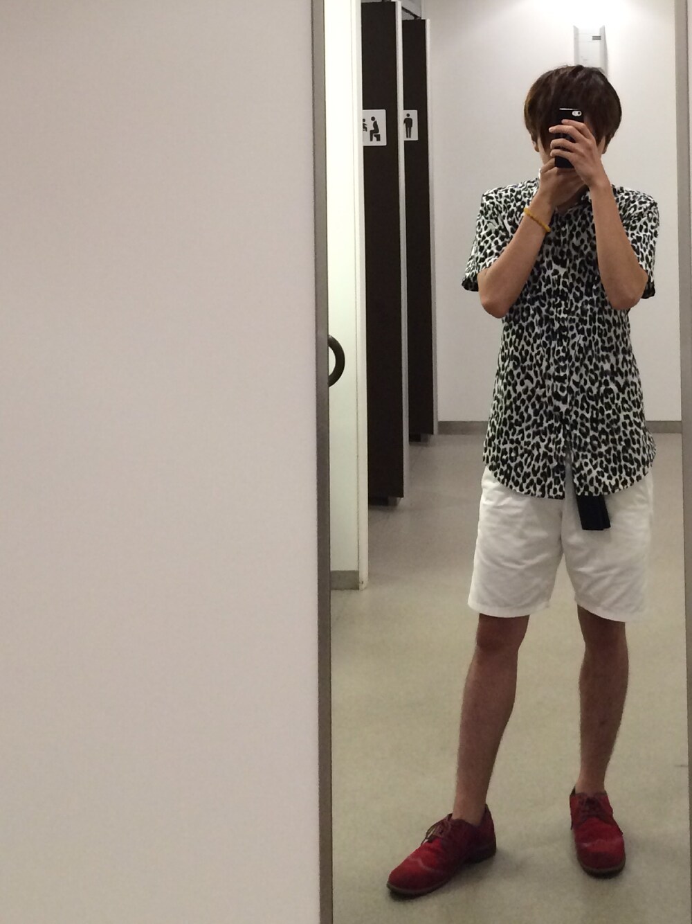 「FOREVER 21のアイテム（シャツ/ブラウス、ホワイト系）」を使った、けんぼーさん（メンズ・170cm）の夏コーディネートの1枚目の写真