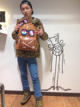 「アイテム（財布、ブラウン系）」を使った、TOYOさん（メンズ・175cm）の春コーディネート