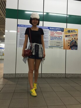 「PONY（ポニー）のアイテム（パンプス、イエロー系）」を使った、Serena Chengさん（レディース・172cm）の夏コーディネート