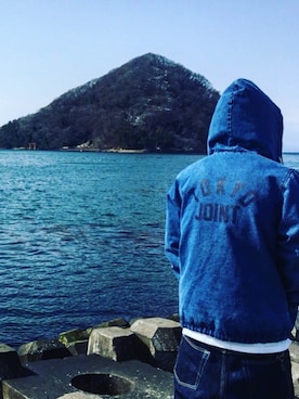 「アイテム（マウンテンパーカー、ブルー系）」を使った、Dragon相馬さん（メンズ・174cm）の春コーディネート