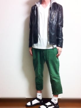 「サンダルに靴下」｜「アイテム（ライダースジャケット）」を使った、くまちんさん（メンズ・174cm）の秋コーディネート