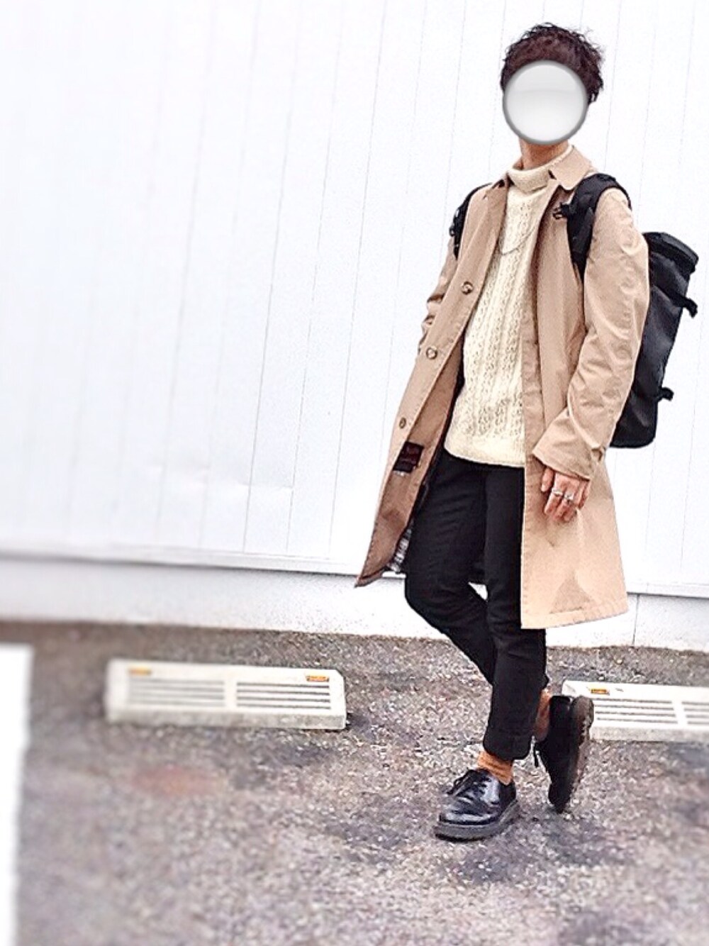 「春、古着、黒スキニー、Dr.Martens、NIKE、大阪、jam桃谷店、白タートルネック、vintage、used」｜「古着のアイテム（トレンチコート、ベージュ系）」を使った、Ko~sukeさん（メンズ・168cm）の冬コーディネートの1枚目の写真