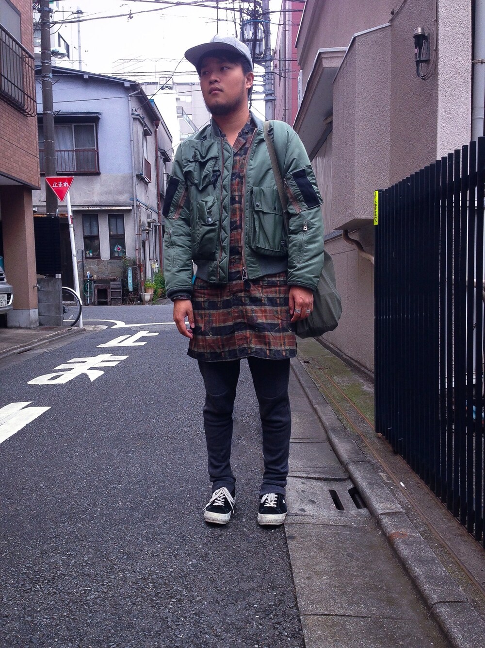 「ナイロンパーカー、MA-1」｜「Engineered Garmentsのアイテム（シャツ/ブラウス、その他）」を使った、Jero Tuさん（メンズ・168cm）の秋コーディネートの1枚目の写真