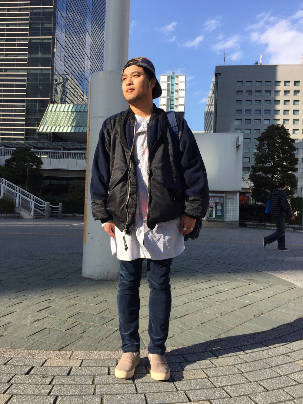 「MA-1」｜「Undercoverismのアイテム（シャツ/ブラウス、ホワイト系）」を使った、Jero Tuさん（メンズ・168cm）の春コーディネートの1枚目の写真