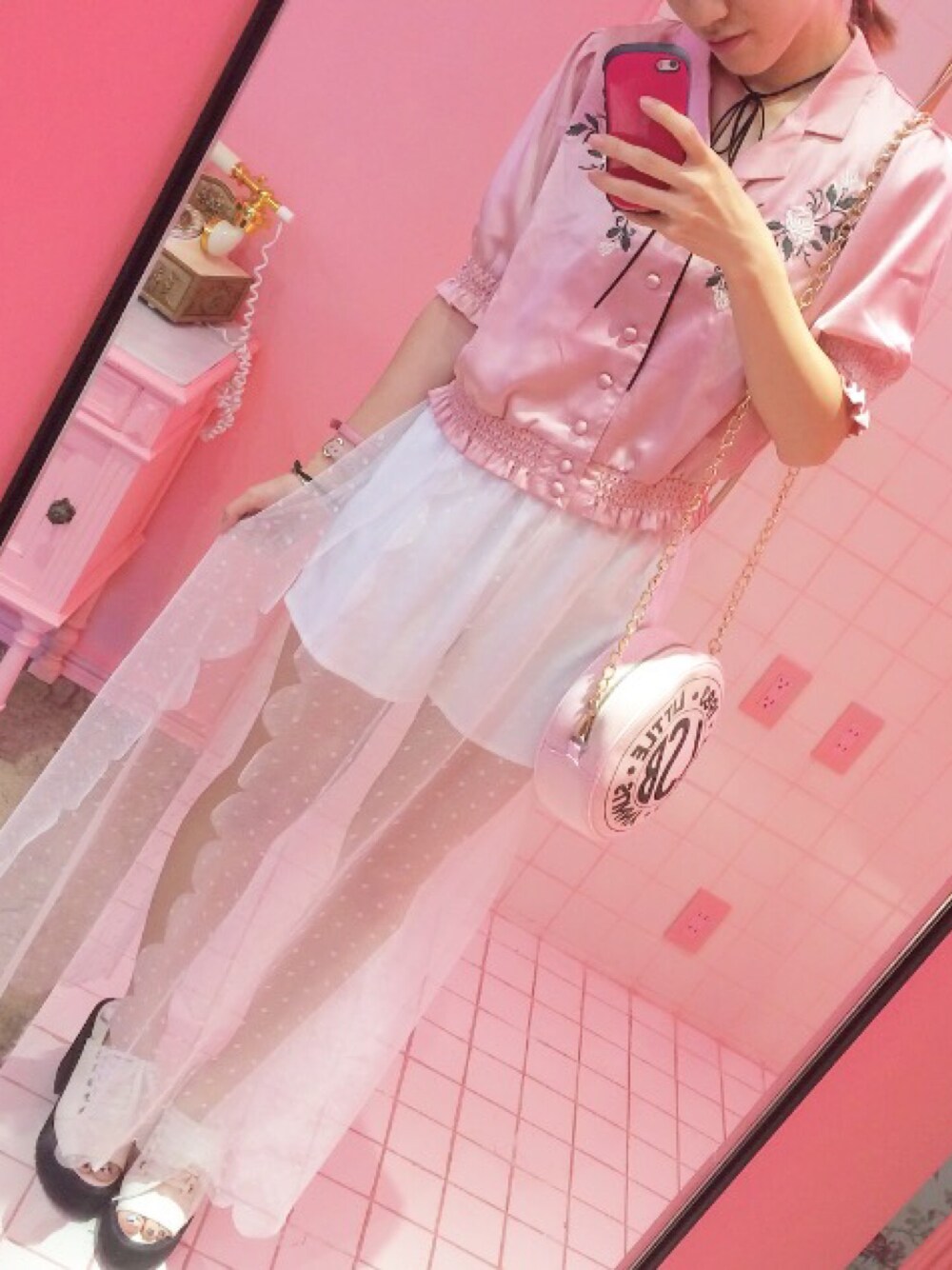 「ハニーミーハニー、honeymihoney、jouetie、pink、little sunny bite、刺繍ブラウス」｜「HONEY MI HONEYのアイテム（その他パンツ、ホワイト系）」を使った、kumicoさん（レディース・163cm）の夏コーディネートの1枚目の写真