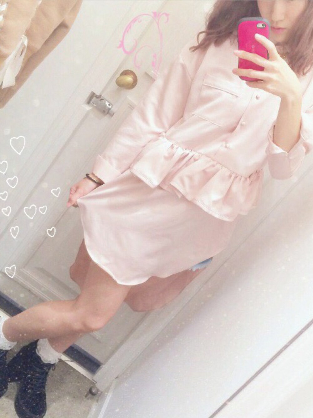 「ワンピース、サテン、ぺプラム、ピンク、pink、秋コーデ」｜「HONEY MI HONEYのアイテム（ワンピース、ピンク系）」を使った、kumicoさん（レディース・163cm）の秋コーディネートの1枚目の写真