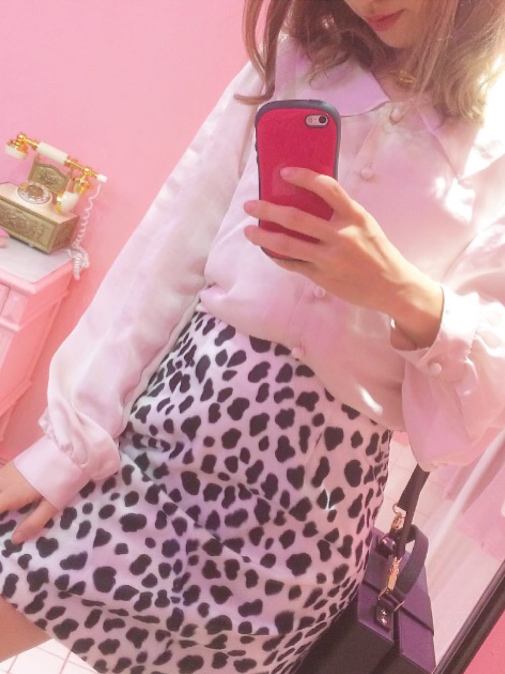 「秋のコーデ、秋服、ダルメシアン柄、ピンク、honeymihoney、Candy Stripper」｜「HONEY MI HONEYのアイテム（シャツ/ブラウス、ピンク系）」を使った、kumicoさん（レディース・163cm）の秋コーディネートの1枚目の写真
