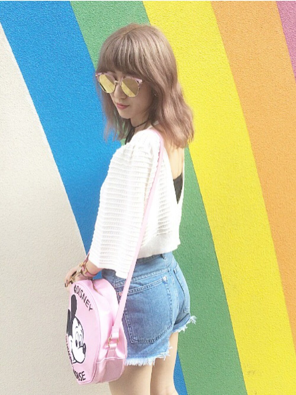 「ディズニー、ミッキー、ピンク、ootd、パンツスタイル、denim」｜「HONEY MI HONEYのアイテム（ニット/セーター、ホワイト系）」を使った、kumicoさん（レディース・163cm）の秋コーディネートの1枚目の写真