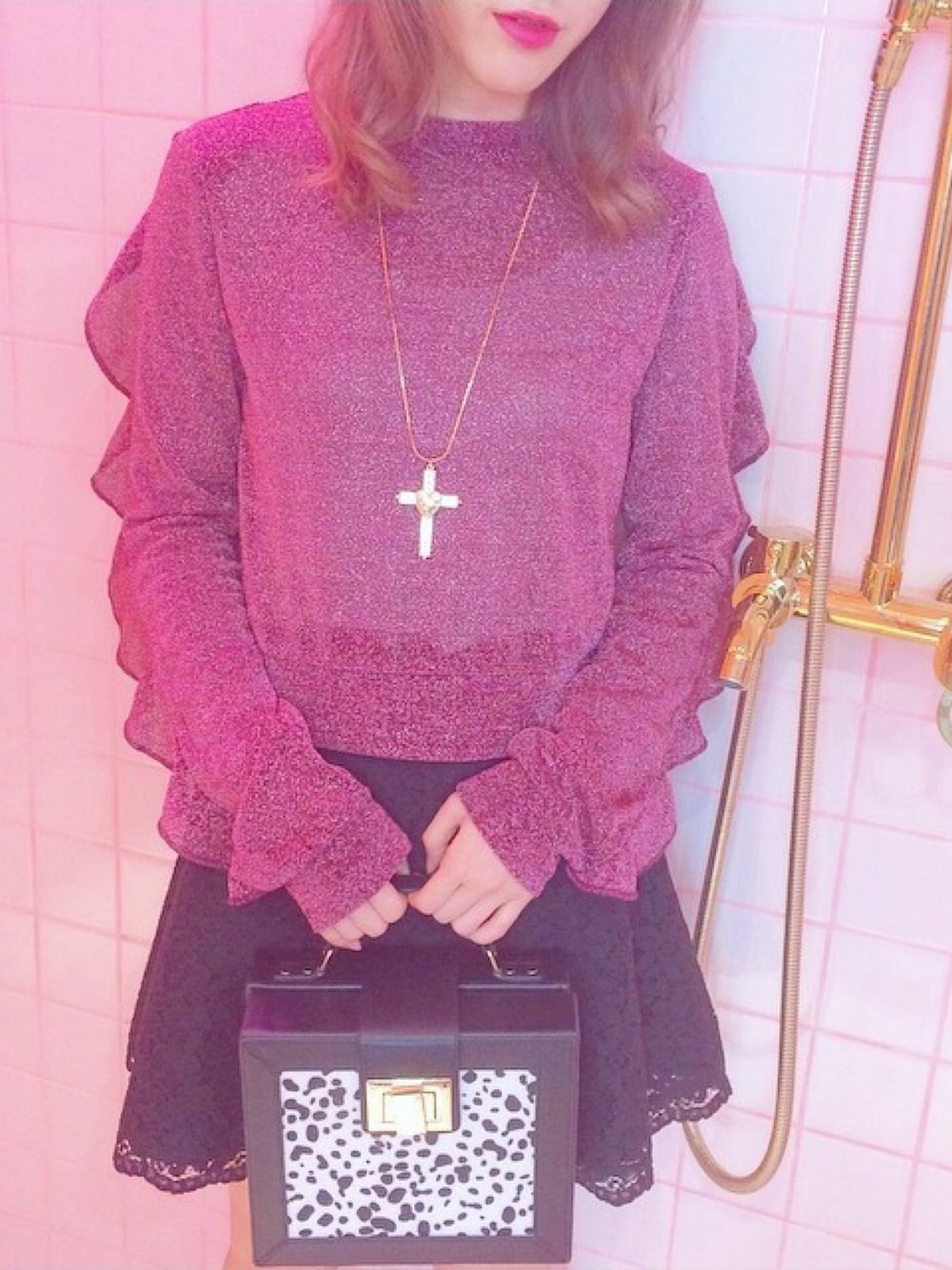 「ラメ、グリッター、honeymihoney、deicy、EVRIS 、ダルメシアン柄、冬コーデ」｜「HONEY MI HONEYのアイテム（ネックレス、ゴールド系）」を使った、kumicoさん（レディース・163cm）の秋コーディネートの1枚目の写真