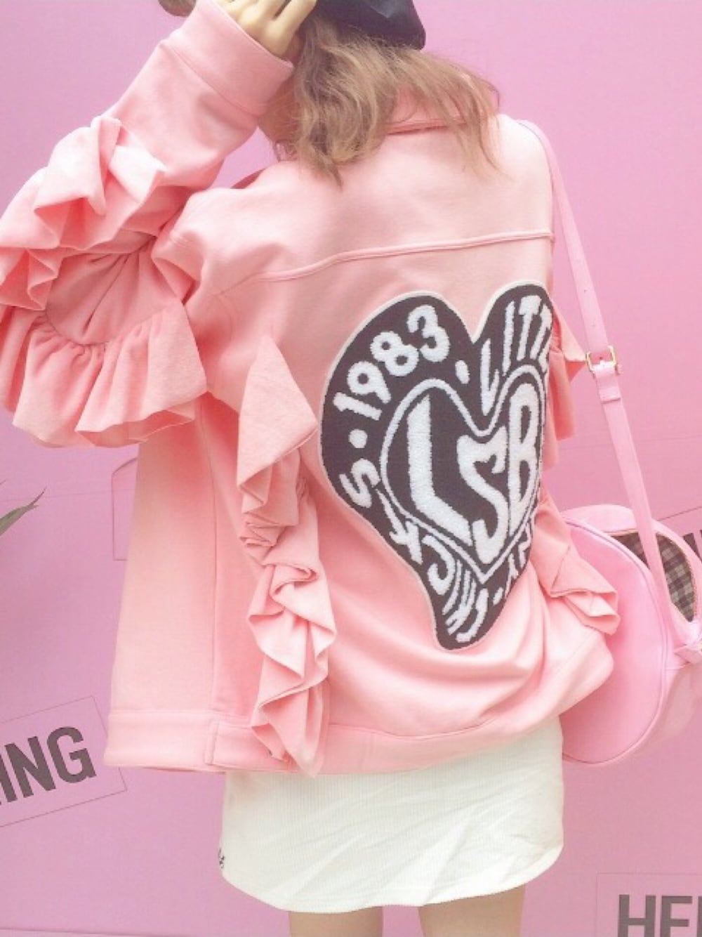 「冬コーデ、ジャケット、フリル、ピンク、little sunny bite」｜「Little sunny biteのLittle sunny bite/リトルサニーバイト/Flil Jacket（ブルゾン、ピンク系）」を使った、kumicoさん（レディース・163cm）の秋コーディネートの1枚目の写真