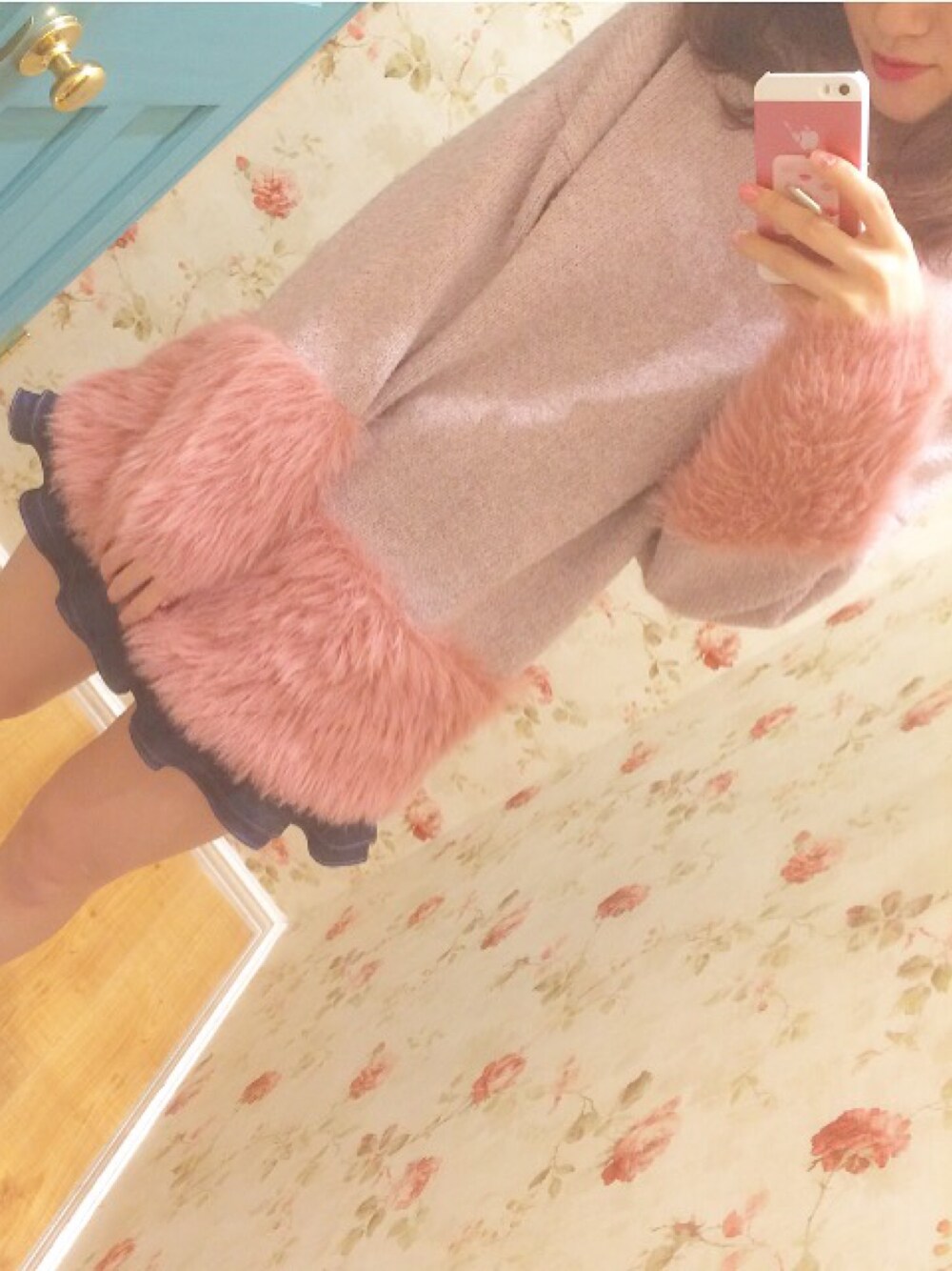 「dazzlin、ニットワンピース、ピンク、冬、ootd」｜「dazzlinの【P】シャギー切替ニットチュニック（ワンピース/ドレス、ピンク系）」を使った、kumicoさん（レディース・163cm）の秋コーディネートの1枚目の写真