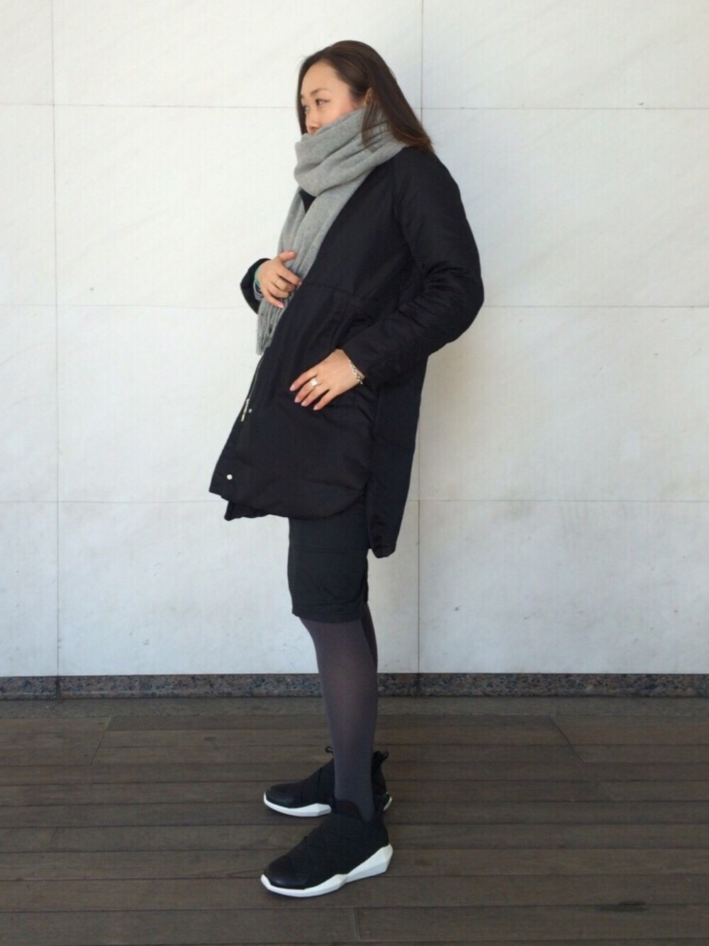 「ASH、ASHスニーカー、スニーカー、スポーツカジュアル、タイトスカート、モノトーン、STUNNING LURE」｜「STUNNING LUREのアイテム（ダウンジャケット/コート、ブラック系）」を使った、ashtnkさん（レディース・164cm）の冬コーディネートの1枚目の写真