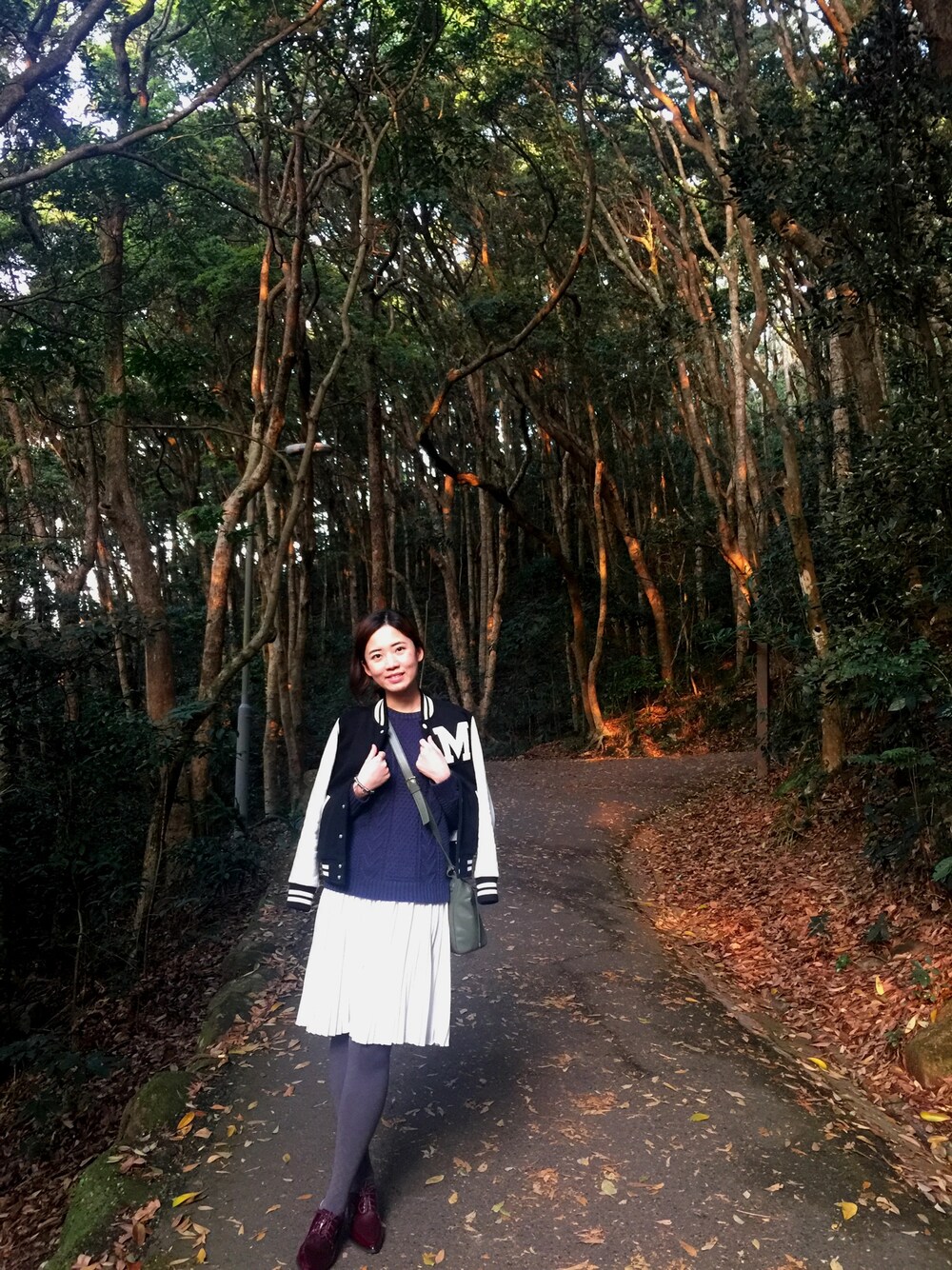 「hiking」｜「chocoolateのアイテム（スタジャン、ブラック系）」を使った、Joey ZY Cさん（レディース・168cm）の春コーディネートの1枚目の写真
