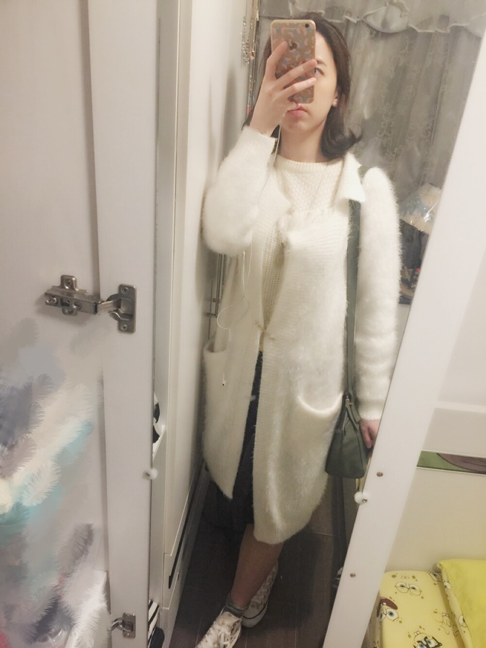 「春コーデ」｜「b+abのアイテム（カバーオール、ホワイト系）」を使った、Joey ZY Cさん（レディース・168cm）の春コーディネートの1枚目の写真