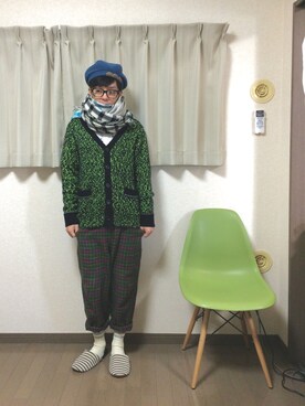「蛍光カラー」｜「アイテム（ハンチング/ベレー帽）」を使った、オーミチさん（メンズ・161cm）の冬コーディネート