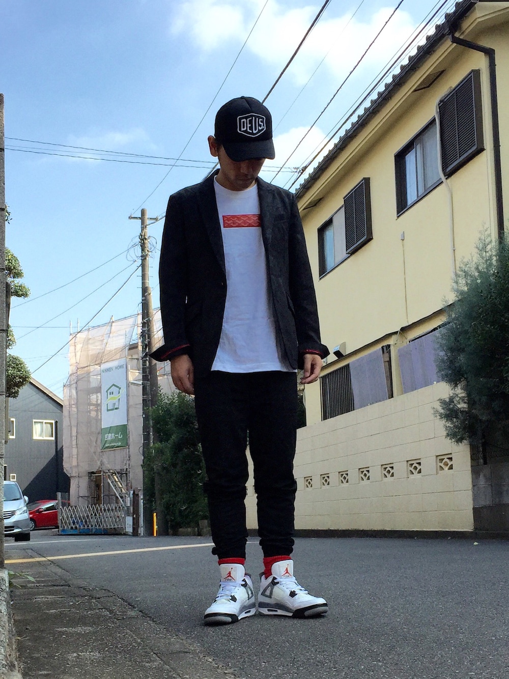 「ジョーダン、ソックスチラ見せ、リブパンツ、神様、BOXLOGO、anota」｜「AnotAのアイテム（Tシャツ/カットソー、ホワイト系）」を使った、u3さん（メンズ・167cm）の秋コーディネートの1枚目の写真