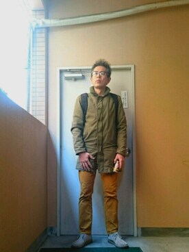 「クラークス」｜「アイテム（ミリタリージャケット）」を使った、たかぶんごさん（メンズ・171cm）の秋コーディネート