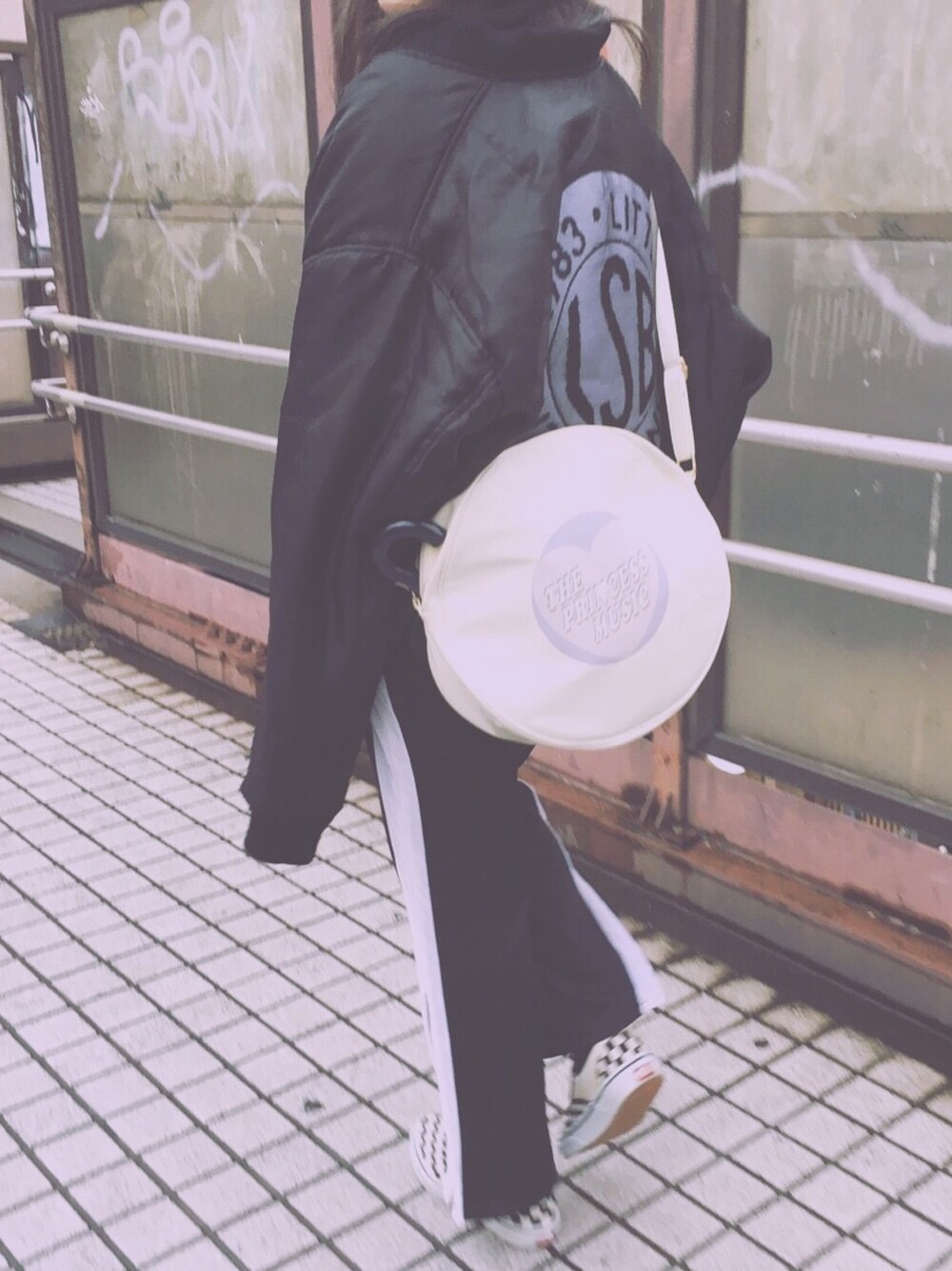 「代官山TSUTAYA」｜「Little sunny biteのlittle sunny bite  シンボリックMA-1　LJK-080F（MA-1、ブラック系）」を使った、ＫＹＯＫＡさん（レディース・163cm）の秋コーディネートの1枚目の写真