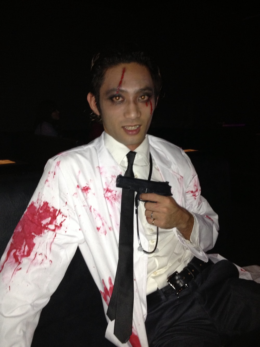 「ハロウィン」｜「血まみれの白衣（トレンチコート、ホワイト系）」を使った、臼井綾佑さん（メンズ・178cm）の夏コーディネートの1枚目の写真