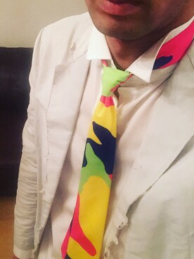 DSQUARED2（ディースクエアード）のネクタイを使った人気ファッション 