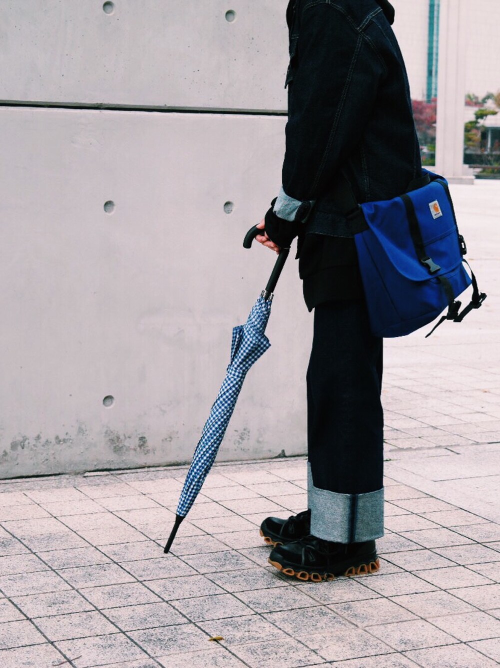 「UNIQLO、ootd、outfit、denim、blue、carhartt、CAMPER、bernhard willhelm」｜「UNIQLOのアイテム（その他雑貨、ブルー系）」を使った、mushr000000mさん（レディース・168cm）の秋コーディネートの1枚目の写真
