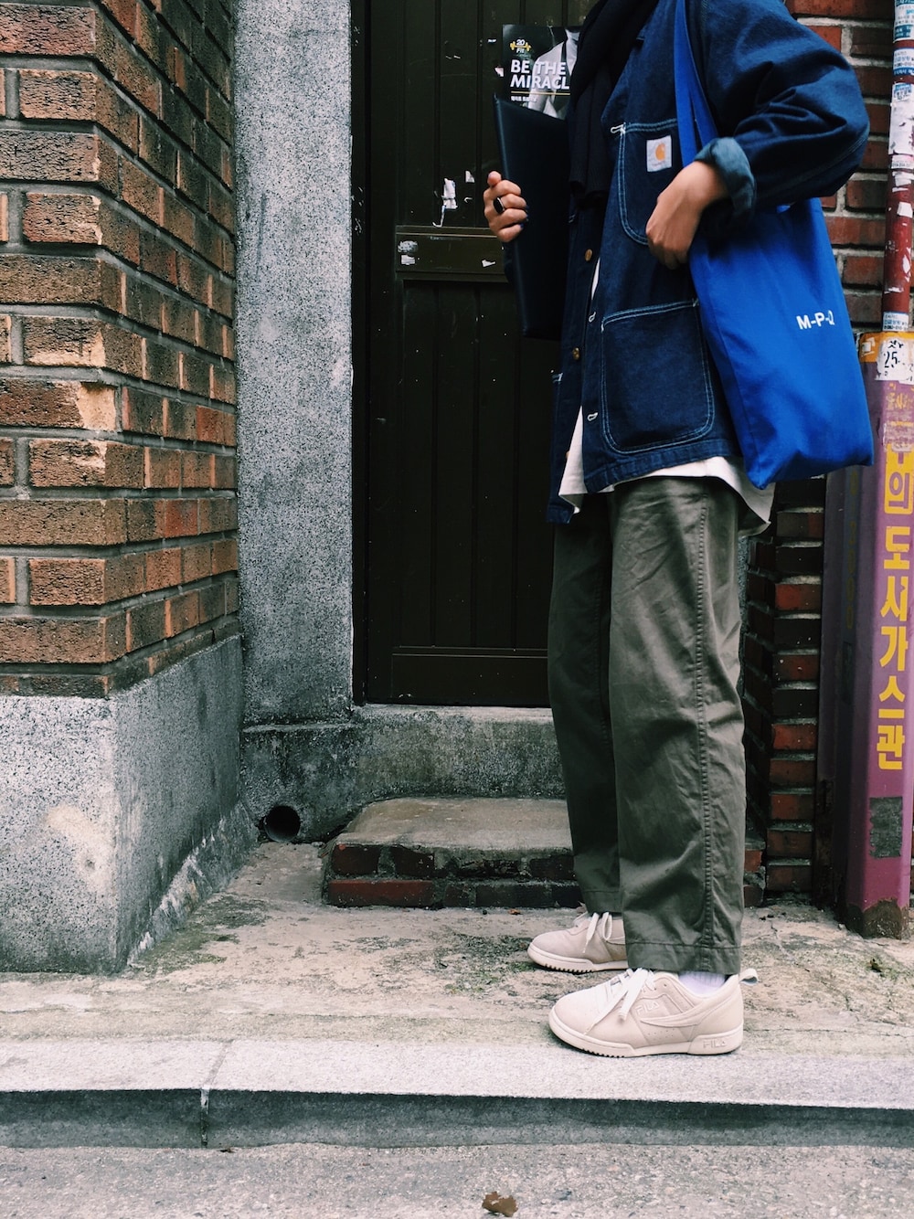 「lmc、MPQ、carhartt、UNIQLO、outfit、ootd、WORKWEAR」｜「UNIQLOのアイテム（マフラー、ブラック系）」を使った、mushr000000mさん（レディース・168cm）の秋コーディネートの1枚目の写真