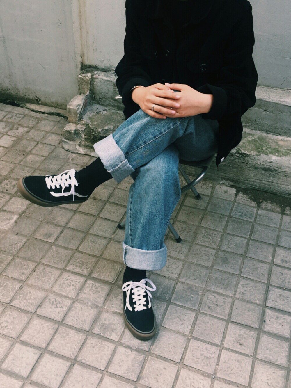 「VANS、Levis、thisisneverthat、UNIQLO、ootd、outfit」｜「thisisneverthatのアイテム（ジャケット/アウター、ブラック系）」を使った、mushr000000mさん（レディース・168cm）の秋コーディネートの1枚目の写真