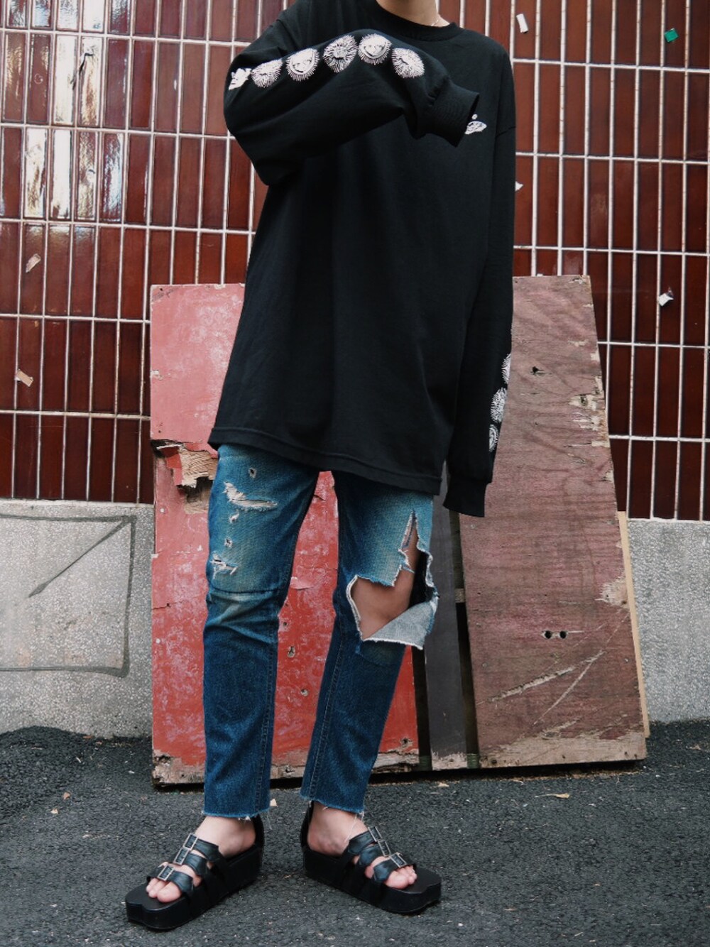 「loser machine、fleamadonna、ootd、outfit、black」｜「LOSER MACHINEのアイテム（シャツ/ブラウス、ブラック系）」を使った、mushr000000mさん（レディース・168cm）の秋コーディネートの1枚目の写真