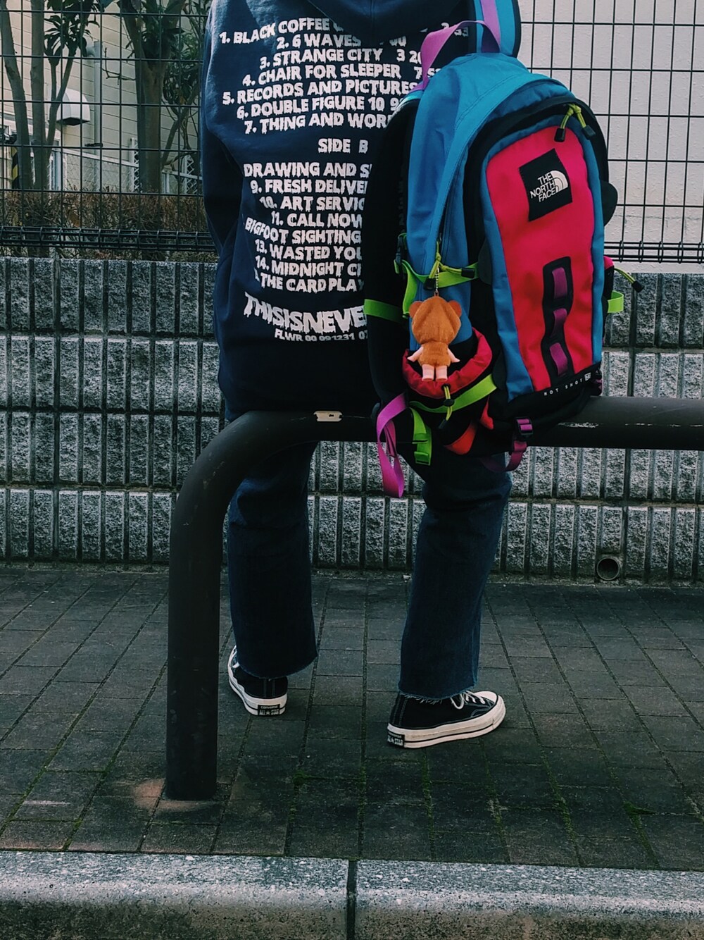 「northface、converse、thisisneverthat、ootd、oufit」｜「THE NORTH FACEのアイテム（バックパック/リュック、ブルー系）」を使った、mushr000000mさん（レディース・168cm）の秋コーディネートの1枚目の写真