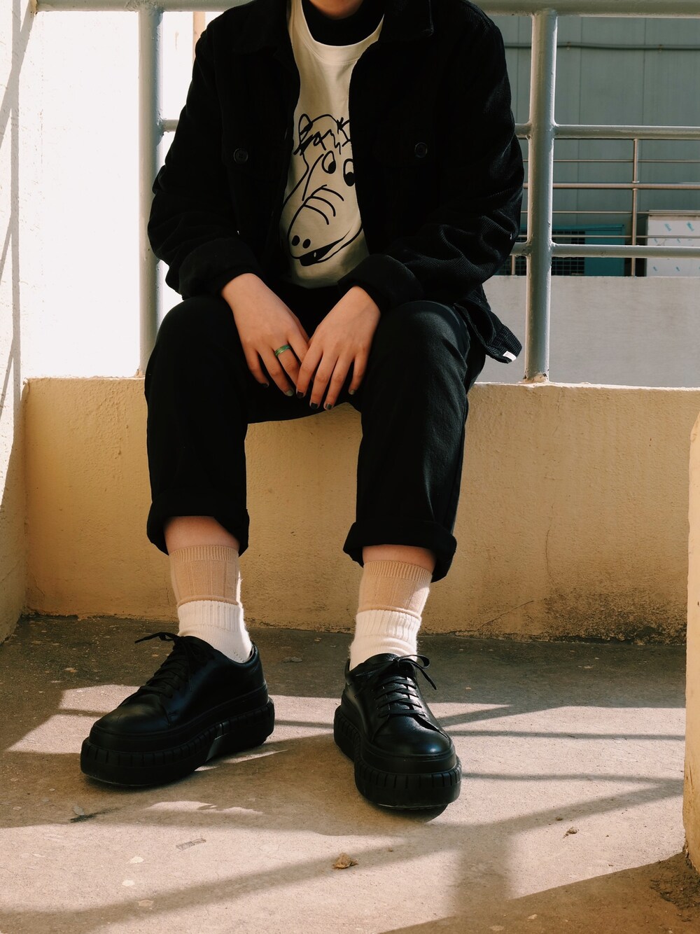「ACNE、AcneStudios、lazy oaf、UNIQLO、ootd、outfit」｜「LAZY OAFのアイテム（Tシャツ/カットソー、ホワイト系）」を使った、mushr000000mさん（レディース・168cm）の秋コーディネートの1枚目の写真