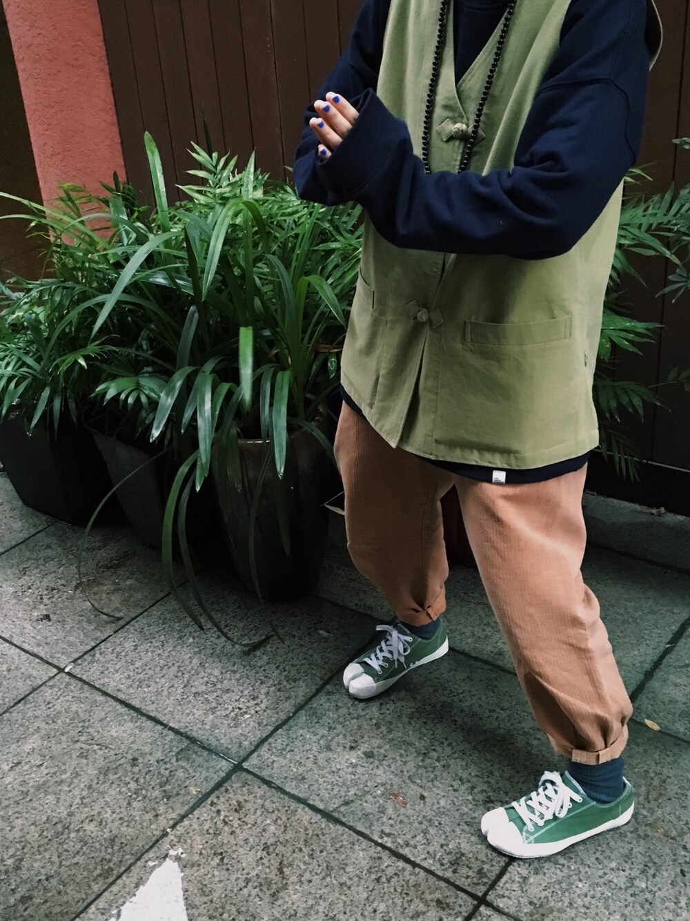 「green、MARGIELA、ootd、outfit、daily look、tabi、LIFUL」｜「LIFUL MINIMAL GARMENTS.のアイテム（シャツ/ブラウス、ブルー系）」を使った、mushr000000mさん（レディース・168cm）の秋コーディネートの1枚目の写真