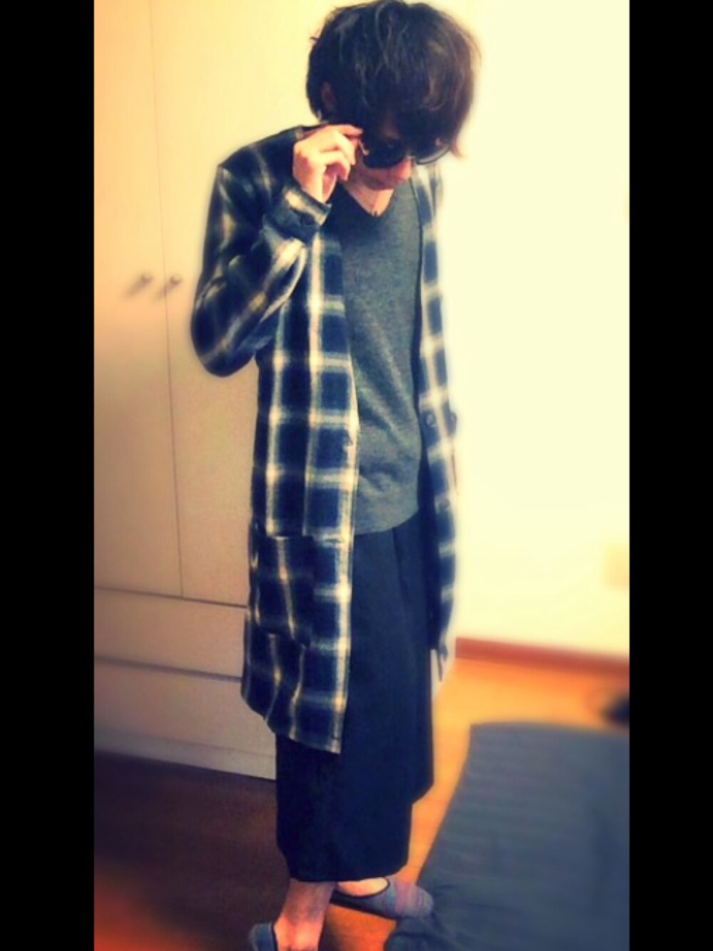 「ガウチョパンツ、サングラス、ニット、チェスターコート、チェック、MARC BY MARC JACOBS、Hamilton」｜「CASPER JOHN AIVERのAIVER ロングノーカラーコート（チェスターコート、その他）」を使った、ちあきさん（メンズ・172cm）の秋コーディネートの1枚目の写真