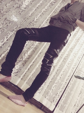 「Yves Saint Laurent（イヴサンローラン）のアイテム（パンツ）」を使った、Λさん（メンズ・170cm）の秋コーディネート