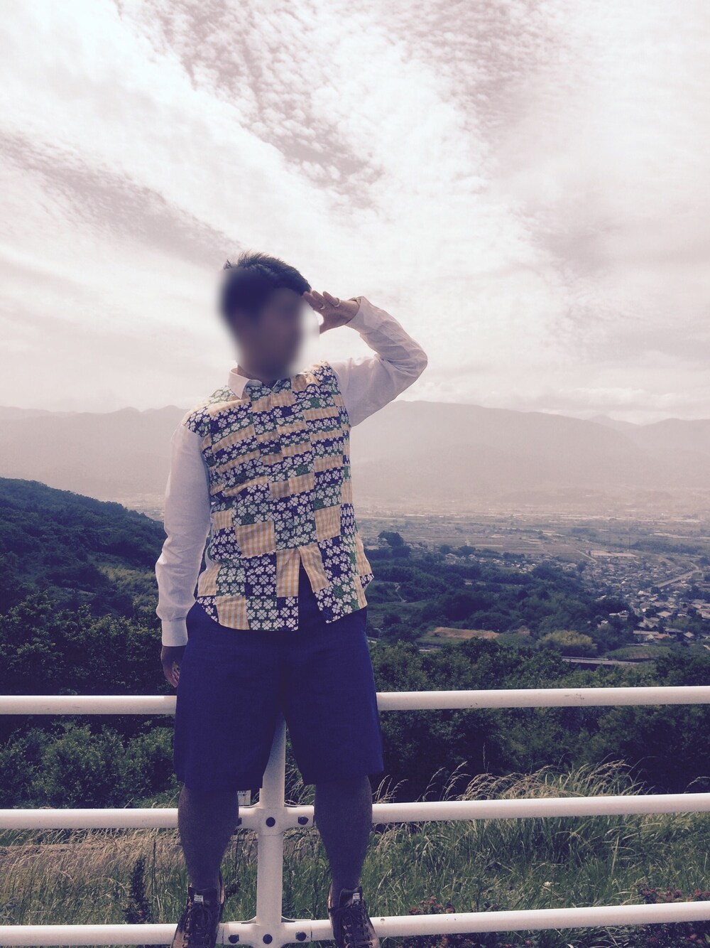 「COMME des GARCONS、COMMEdesGARCONSSHIRT、commedesgarconshomme、RAF SIMONS、adidas、stansmith、モード、山梨、高校生、市松」｜「COMME des GARCONS SHIRTのアイテム（シャツ/ブラウス、イエロー系）」を使った、ちょちょポリスさん（メンズ・170cm）の春コーディネートの1枚目の写真
