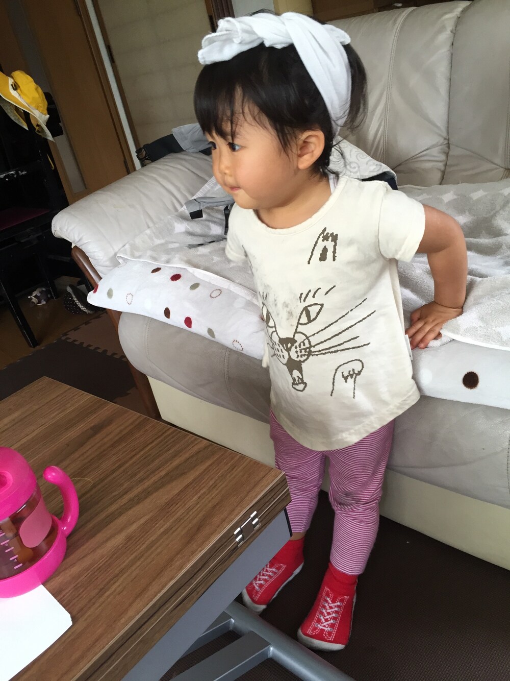 「ZOZO夏セール2015、コンバース オールスター、ネコ、1歳10ヶ月」｜「MARKEY'SのAラインTシャツ　SHARRR　(80～140cm)（Tシャツ/カットソー、ホワイト系）」を使った、h a k oさん（レディース・80cm）の夏コーディネートの1枚目の写真