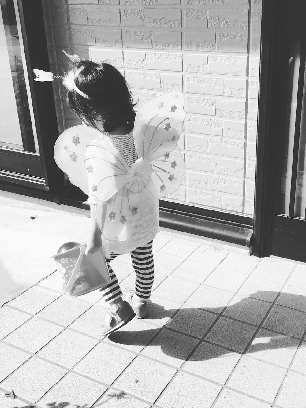 「2歳、妖精、妖精さん、お外遊び、ヤンチャ、おてんば娘」｜「SHIPS KIDSのアイテム（ワンピース、ホワイト系）」を使った、h a k oさん（レディース・80cm）の秋コーディネートの1枚目の写真