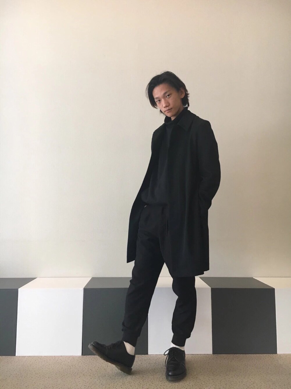 「大谷記念博物館のアイテム（その他、ホワイト系）」を使った、いぶきさん（メンズ・171cm）の秋コーディネートの1枚目の写真