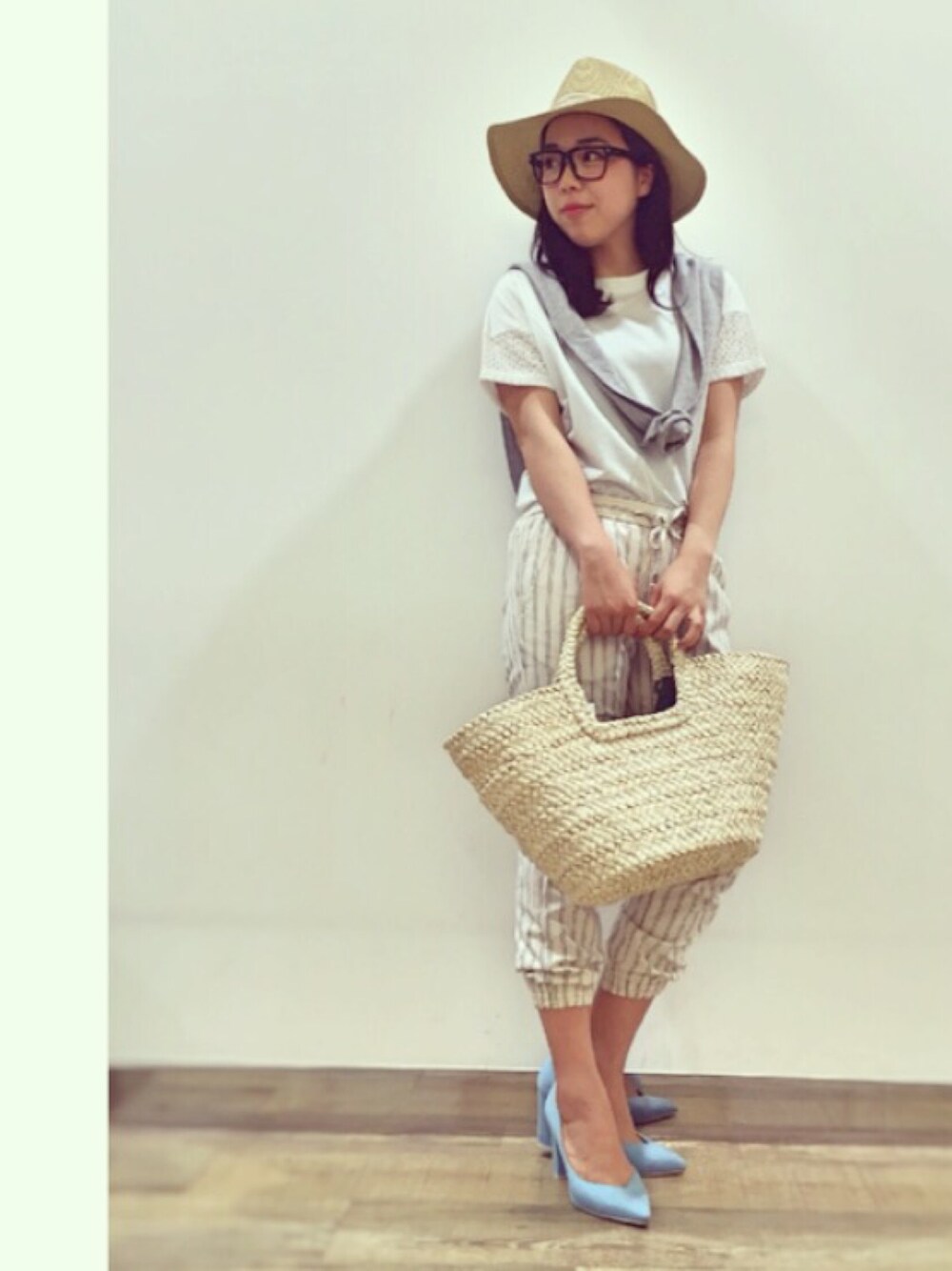 「Right-onのアイテム（Tシャツ/カットソー、ホワイト系）」を使った、Nao Iwaseさん（レディース・162cm）の春コーディネートの1枚目の写真