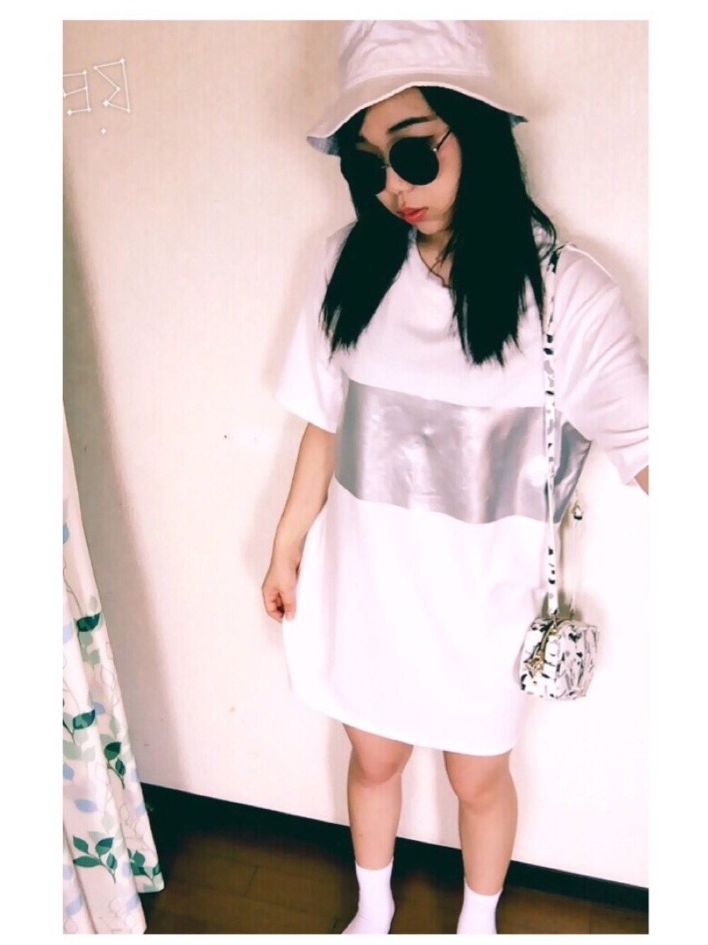 「EMODAのアイテム（Tシャツ/カットソー、ホワイト系）」を使った、Nao Iwaseさん（レディース・162cm）の夏コーディネートの1枚目の写真