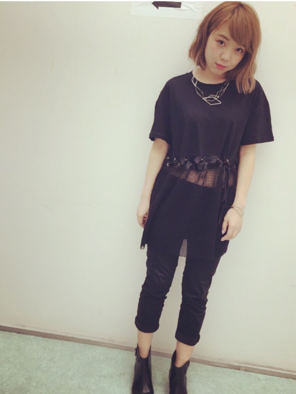 「Narcissusのアイテム（Tシャツ/カットソー、ブラック系）」を使った、Nao Iwaseさん（レディース・162cm）の夏コーディネートの1枚目の写真