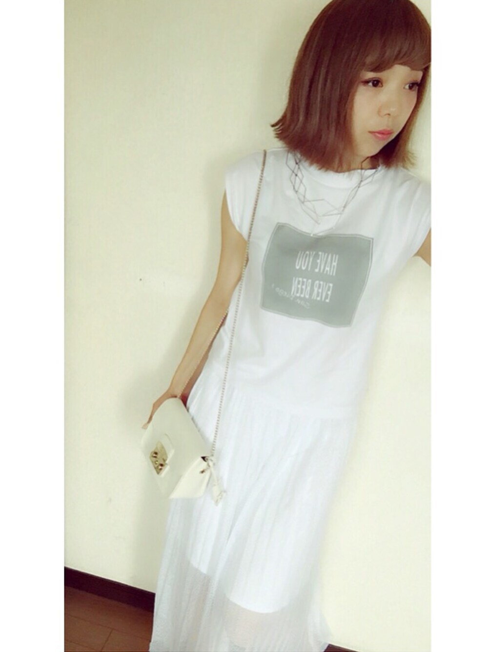 「URBAN RESEARCHのアイテム（Tシャツ/カットソー、ホワイト系）」を使った、Nao Iwaseさん（レディース・161cm）の夏コーディネートの1枚目の写真