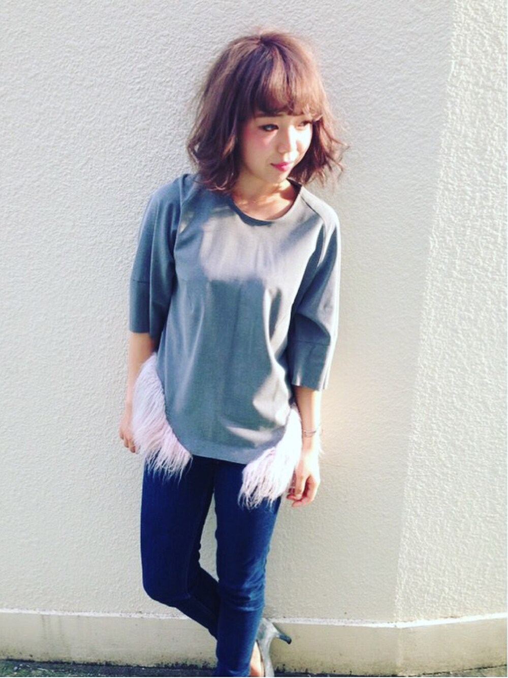 「UNITED ARROWSのアイテム（Tシャツ/カットソー、グレー系）」を使った、Nao Iwaseさん（レディース・162cm）の秋コーディネートの1枚目の写真