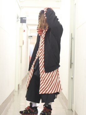 「Alexander McQueen（アレキサンダーマックイーン）のアイテム（トレンチコート）」を使った、ロザッチさん（メンズ・170cm）の冬コーディネート
