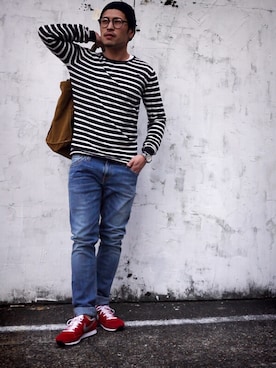 「ボーダーニット」｜「アイテム（スニーカー）」を使った、OGAWAさん（メンズ・168cm）の春コーディネート