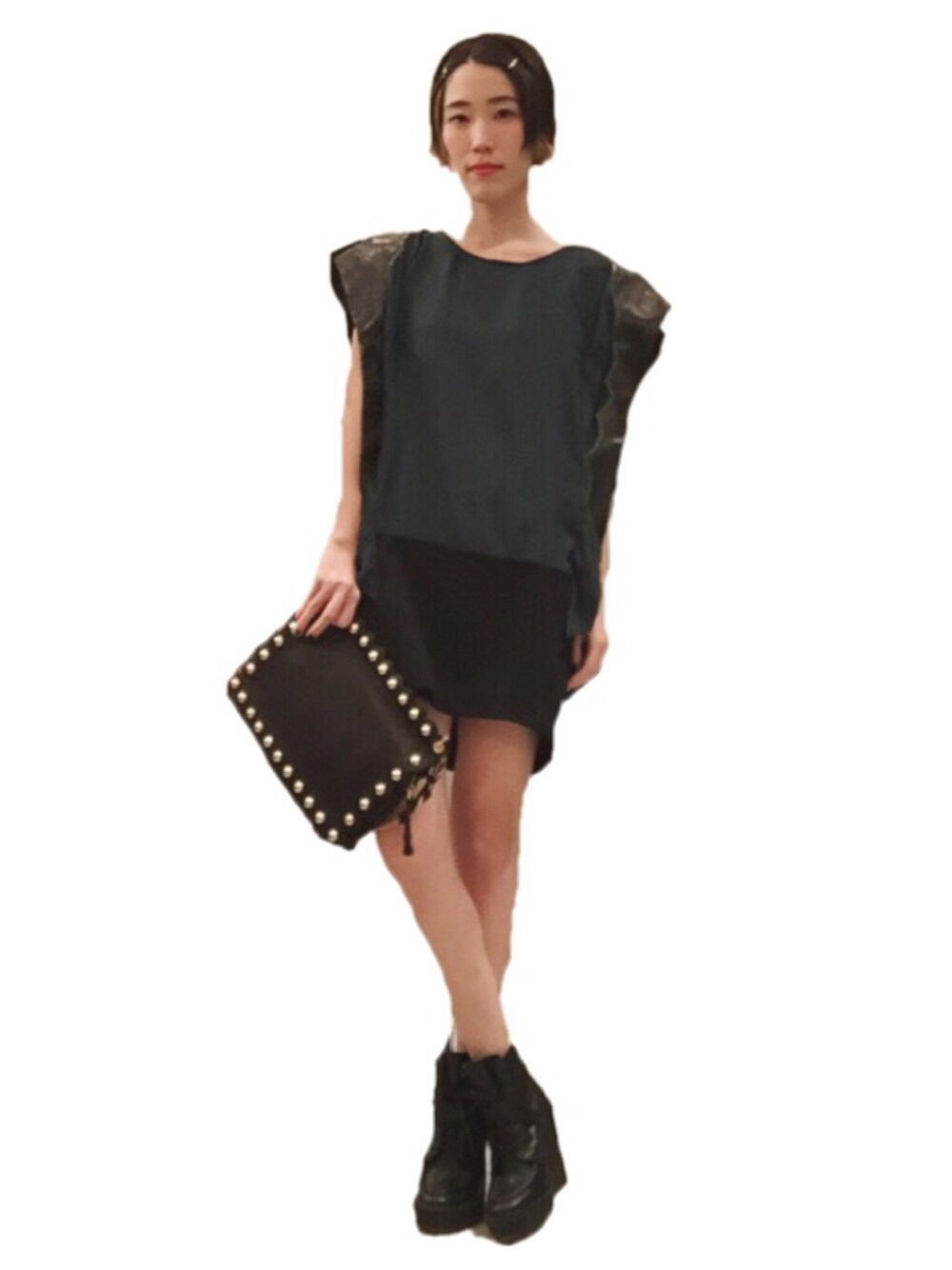 「モード、mode、モノトーン、ママコーデ、二次会、monotone」｜「TOGAのAcetate taffeta dress（ワンピース、グリーン系）」を使った、Hitominさん（レディース・166cm）の春コーディネートの1枚目の写真