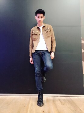 デニムジャケット ベージュ系 を使った人気ファッションコーディネート 地域 シンガポール Wear