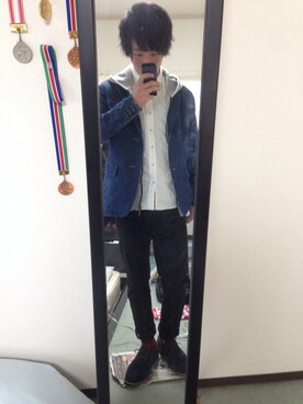 「UNIQLO（ユニクロ）のUNIQLOのスキニー（デニムパンツ、ブラック系）」を使った、よこちゃんさん（メンズ・172cm）の春コーディネート