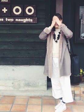 「ホワイトパンツ」｜「アイテム（ムートンコート）」を使った、minaさん（レディース・170cm）の冬コーディネート