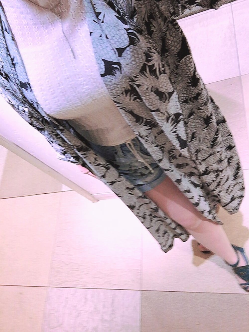 「美容師、パイナップル、ショートパンツ、外人風、モード系、外人になりたい」｜「H&Mのアイテム（その他アウター、ブラック系）」を使った、てひさん（レディース・162cm）の夏コーディネートの1枚目の写真